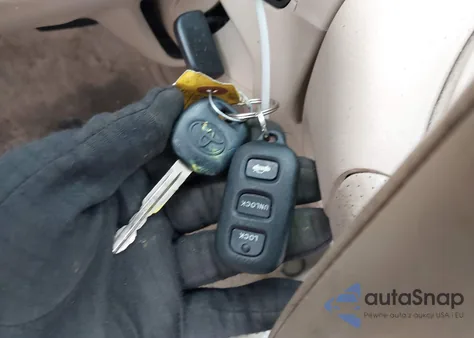 2002 Toyota Camry Solara Sle V6 z USA, uszkodzony, nr VIN 2T1CF28P22C581115